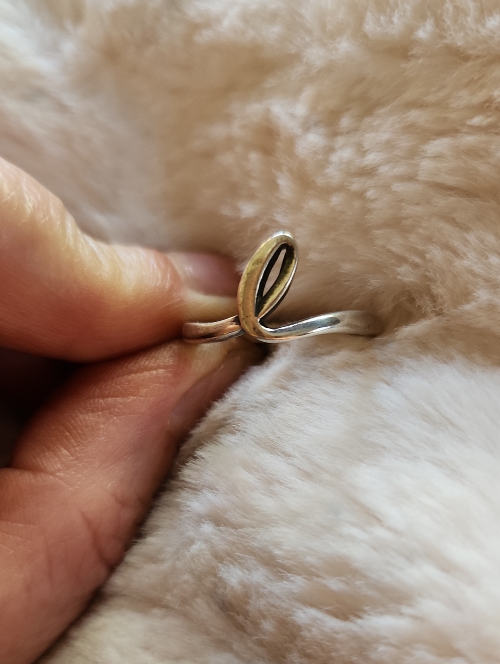 James Avery Sterling Silver Loop Ring -  "L"  Size 8 Silver